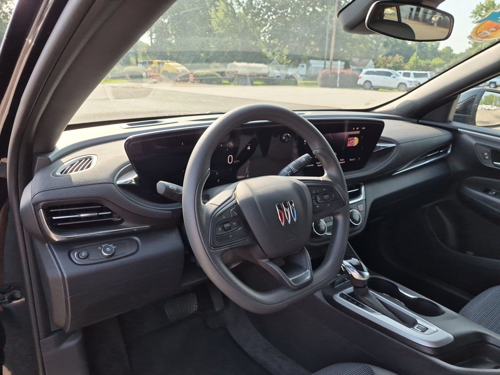 Used 2025 Buick Envista Preferred w/ Convenience II Package FWD image 10