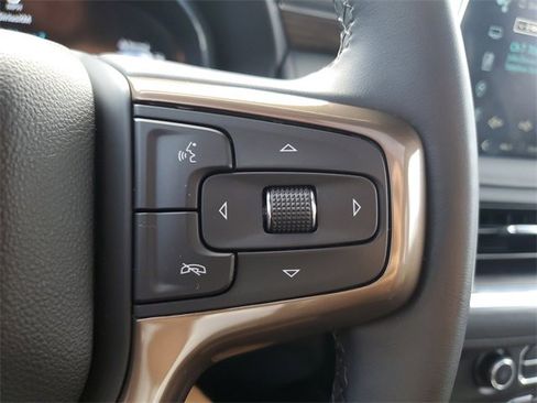 Used 2024 Chevrolet Suburban High Country image 12