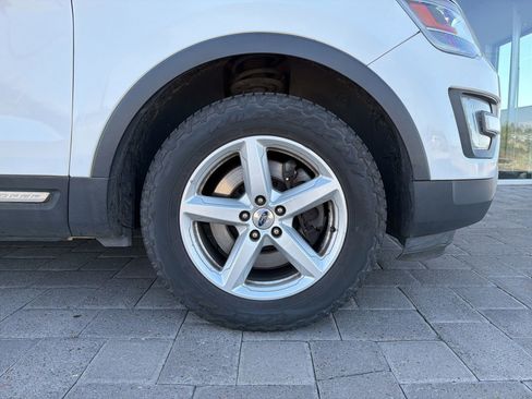Used 2016 Ford Explorer XLT AWD/4WD image 8