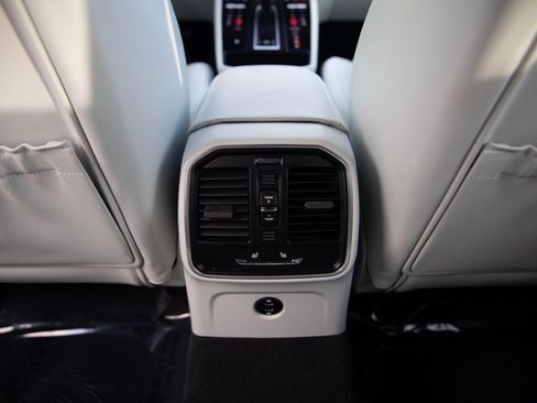 Certified 2024 Porsche Macan image 24