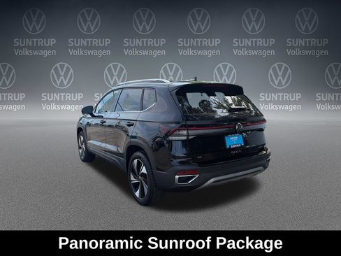 Used 2025 Volkswagen Taos SE w/ Panoramic Sunroof Package AWD/4WD image 7