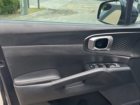 Used 2022 Kia Sorento S FWD image 23