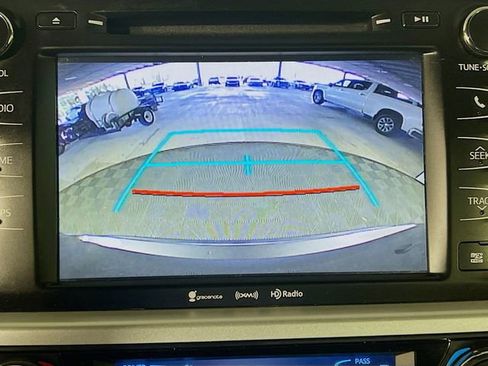 Used 2019 Toyota Highlander XLE FWD image 22