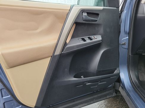 Used 2013 Toyota RAV4 XLE image 18