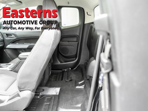 Used 2022 Chevrolet Colorado LT w/ Fleet Safety Package RWD image 19