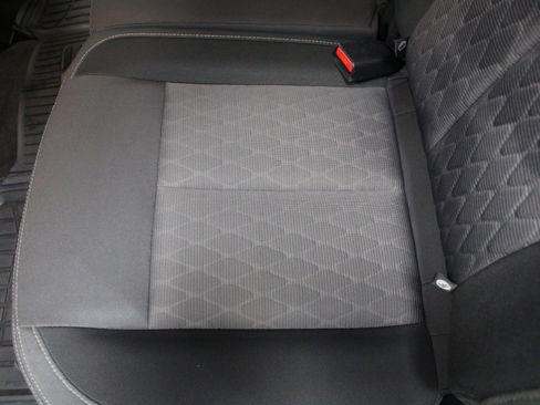 Used 2022 Nissan Titan SV image 19