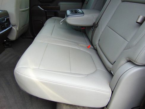 Used 2021 GMC Sierra 3500 SLT w/ SLT Convenience Package image 11