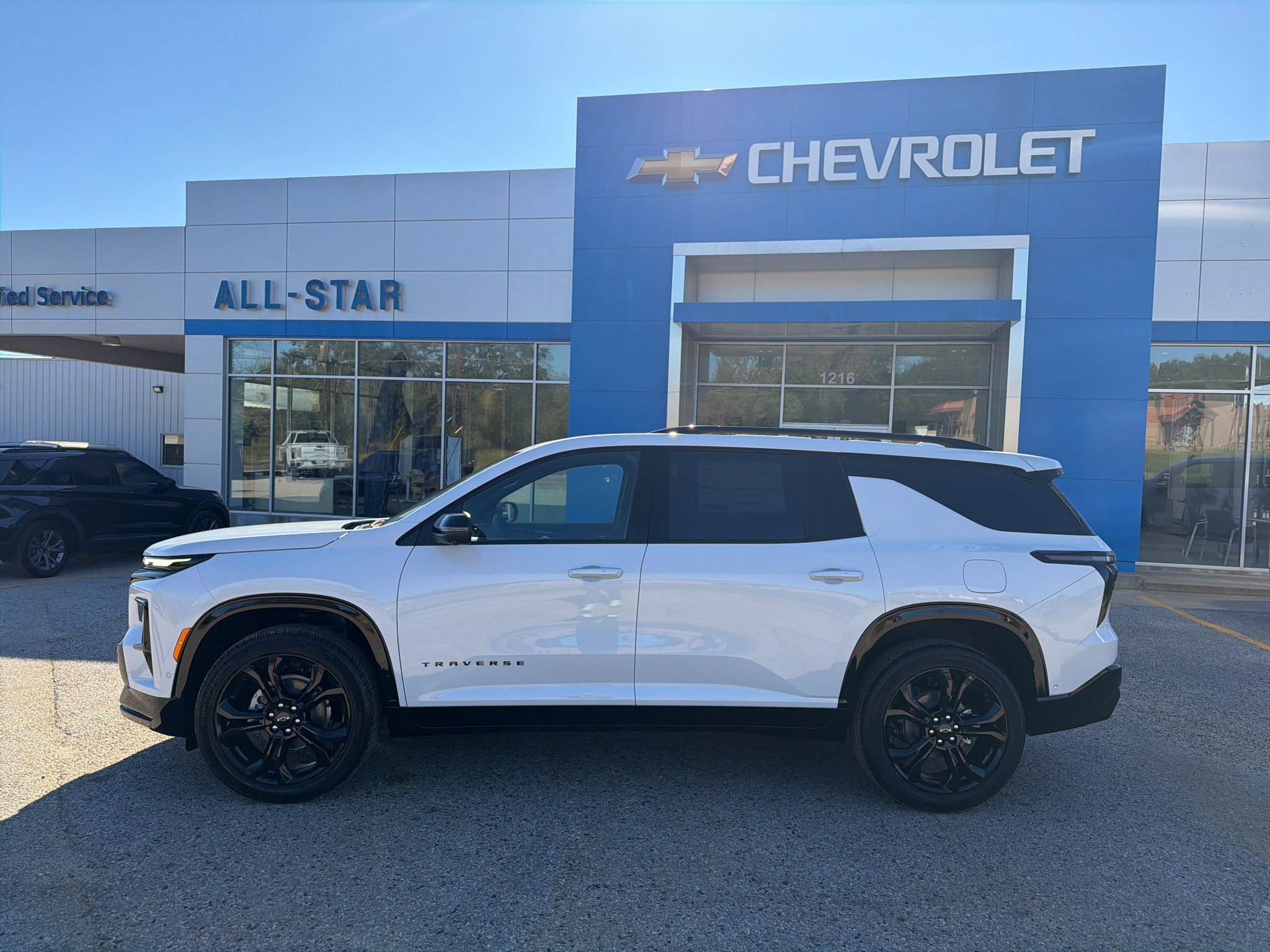 New 2027 Chevrolet Traverse RS w/ LPO, Floor Liner Package FWD image 4