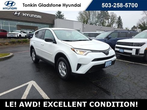 Used 2017 Toyota RAV4 LE image 2