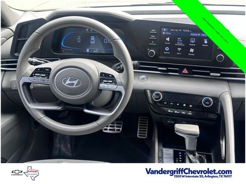 Used 2025 Hyundai Elantra Sport FWD image 19