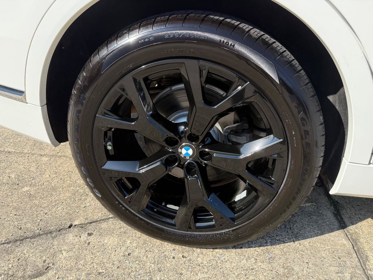 Used 2020 BMW X7 xDrive40i w/ Premium Package AWD/4WD image 11