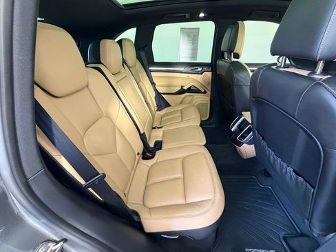 Used 2016 Porsche Cayenne AWD/4WD image 28