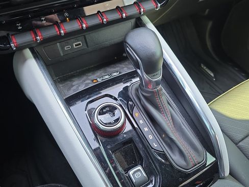 Used 2024 GMC Canyon AT4X AWD/4WD image 12