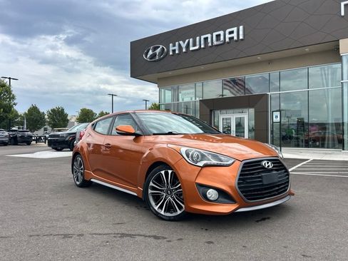 Used 2016 Hyundai Veloster Turbo FWD image 2
