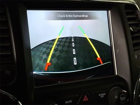 Used 2018 Jeep Grand Cherokee Limited image 3