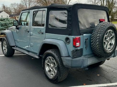 Used 2015 Jeep Wrangler Unlimited Rubicon w/ Connectivity Group image 5