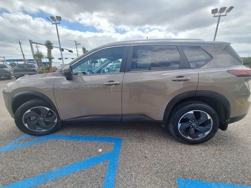 Certified 2024 Nissan Rogue SV w/ SV Premium Package FWD image 4