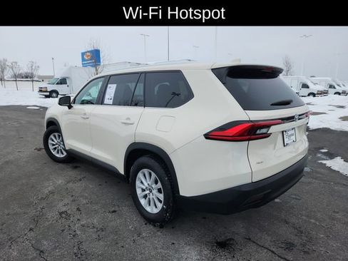 Used 2024 Toyota Grand Highlander XLE image 7