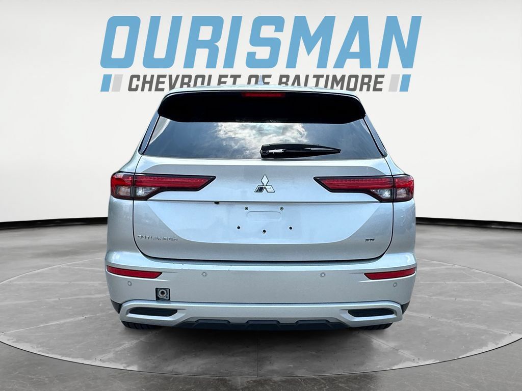 Used 2024 Mitsubishi Outlander SE Black Edition FWD image 6