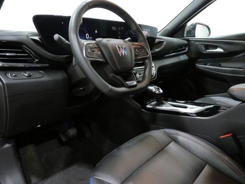 Used 2025 Buick Envista Sport Touring image 11