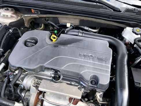 Used 2024 Chevrolet Malibu LT FWD image 32