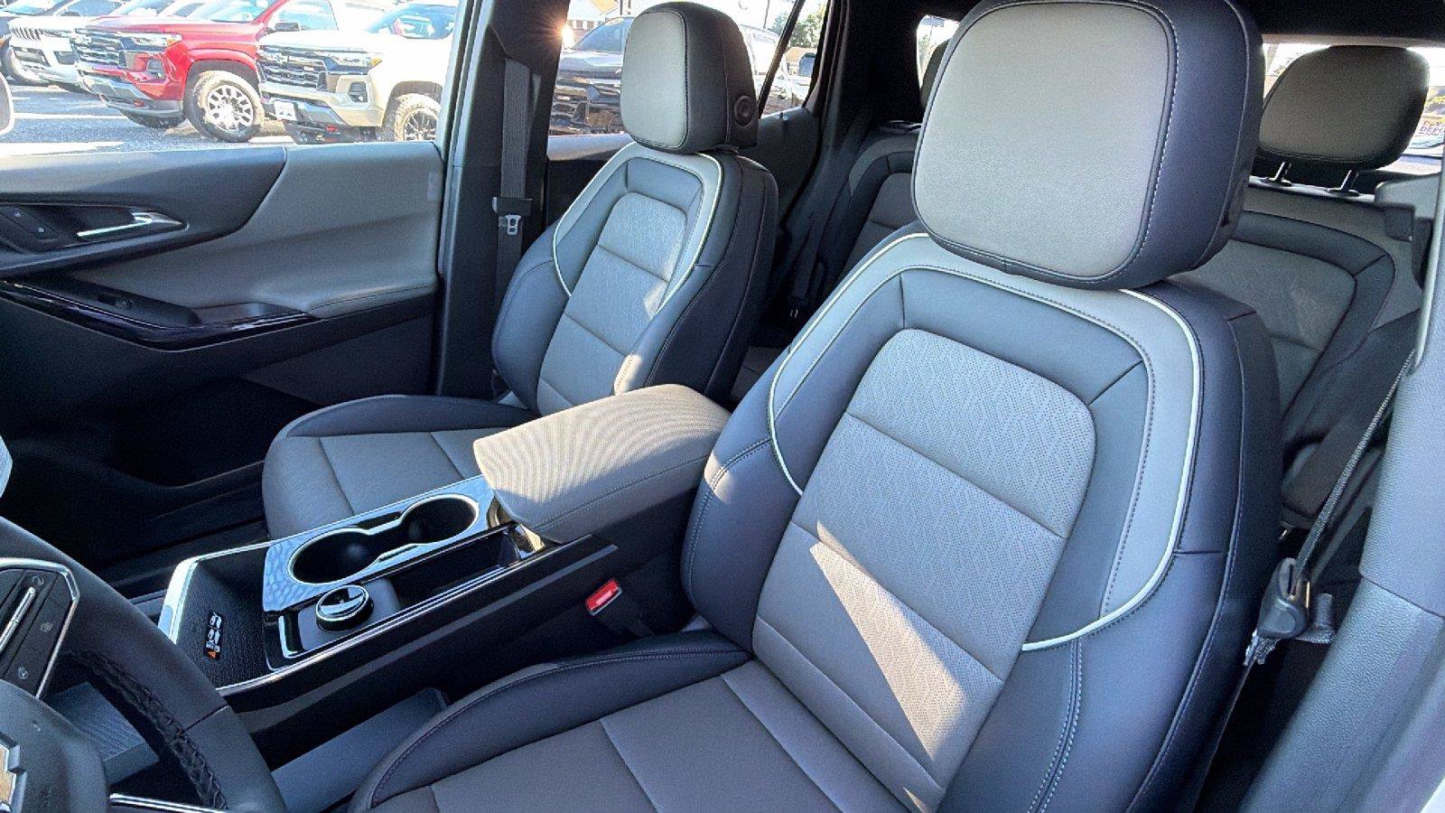 New 2027 Chevrolet Equinox LT w/ Convenience Package II FWD image 17