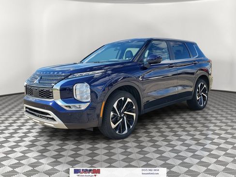 Used 2024 Mitsubishi Outlander AWD image 2