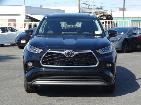 New 2026 Toyota Highlander Platinum AWD/4WD image 3