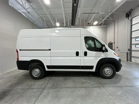 New 2025 RAM ProMaster 2500 w/ Convenience Group image 5