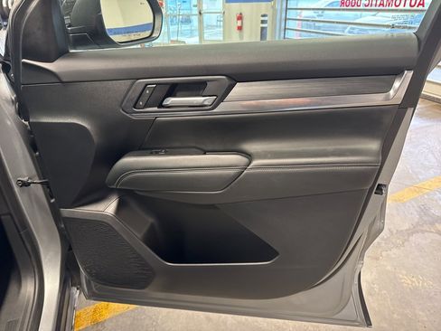 Used 2025 GMC Terrain Elevation image 31