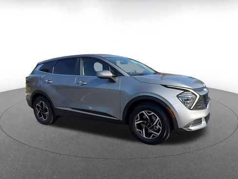 Used 2025 Kia Sportage LX image 2