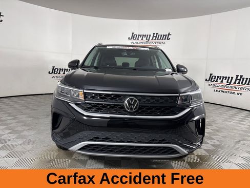 Used 2023 Volkswagen Taos SE w/ Panoramic Sunroof Package AWD/4WD image 3