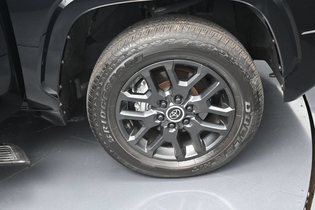 Used 2024 Toyota Tundra Platinum AWD/4WD image 39