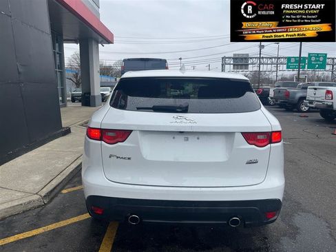 Used 2018 Jaguar F-PACE Premium image 6