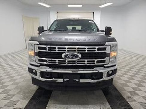 Used 2023 Ford F350 XLT image 3
