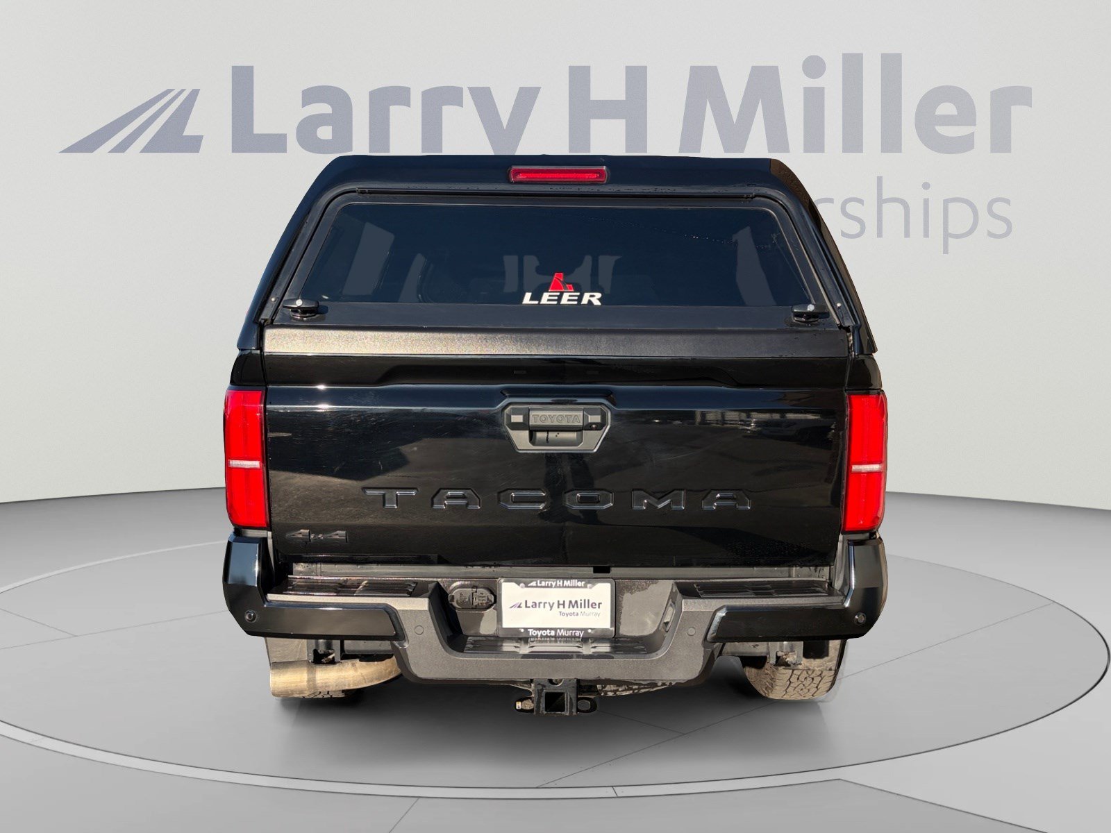 Used 2024 Toyota Tacoma SR5 AWD/4WD image 4
