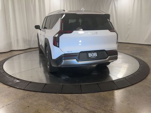 New 2026 Kia EV9 Wind image 8