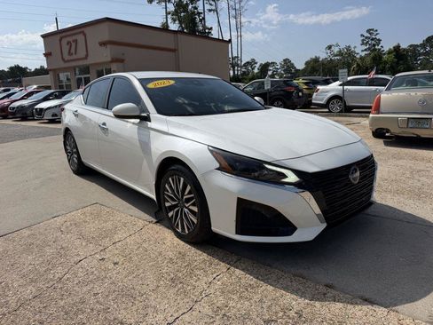 Used 2023 Nissan Altima 2.5 SV FWD image 3