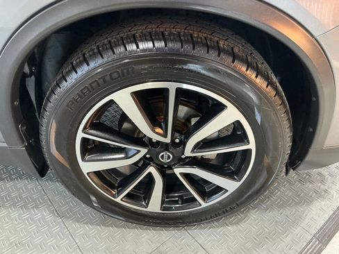 Used 2018 Nissan Rogue SL w/ Premium Package image 44