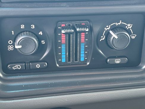 Used 2005 GMC Sierra 2500 SLE w/ Heavy-Duty Power Package image 15