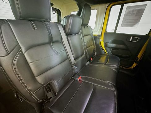 Used 2019 Jeep Wrangler Unlimited Sahara w/ Uconnect 4C Nav & Sound Group AWD/4WD image 26