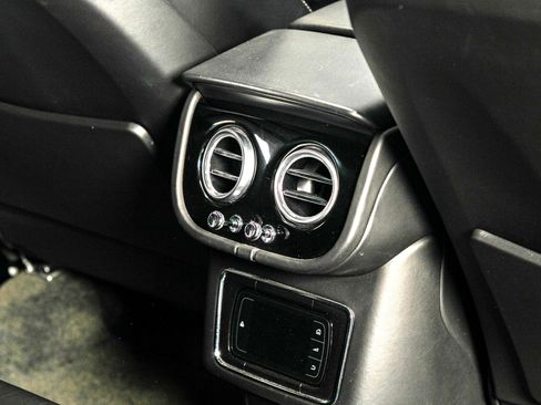 Used 2017 Bentley Bentayga image 29