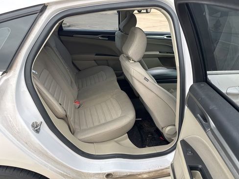 Used 2020 Ford Fusion SE image 12