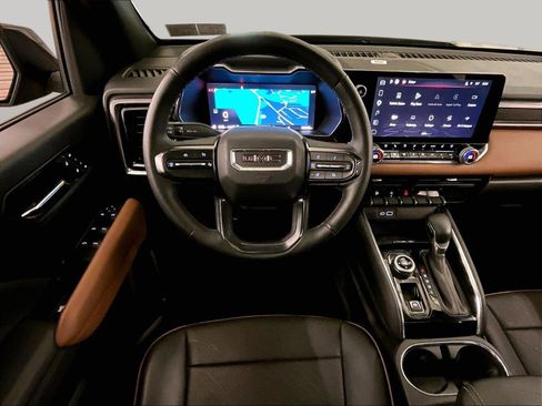Used 2025 GMC Canyon AT4 w/ Nightfall Edition AWD/4WD image 5