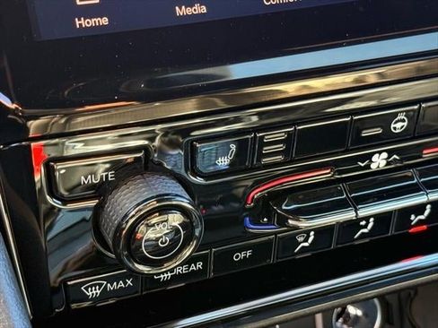 New 2025 Jeep Grand Cherokee Limited image 40