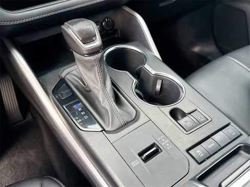 Used 2021 Toyota Highlander XLE image 17