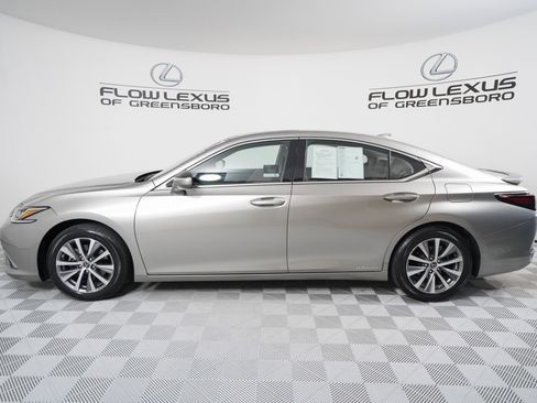 Certified 2020 Lexus ES 300h w/ Premium Package image 4