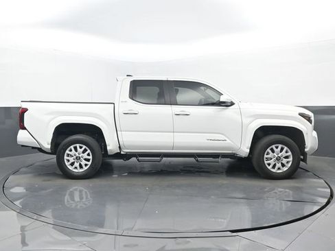 Used 2025 Toyota Tacoma SR5 AWD/4WD image 2