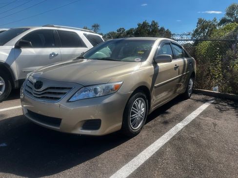 Used 2010 Toyota Camry SE image 1