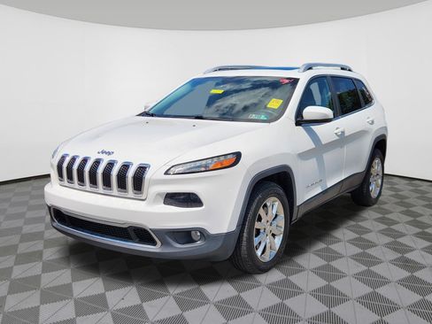 Used 2017 Jeep Cherokee Limited AWD/4WD image 2